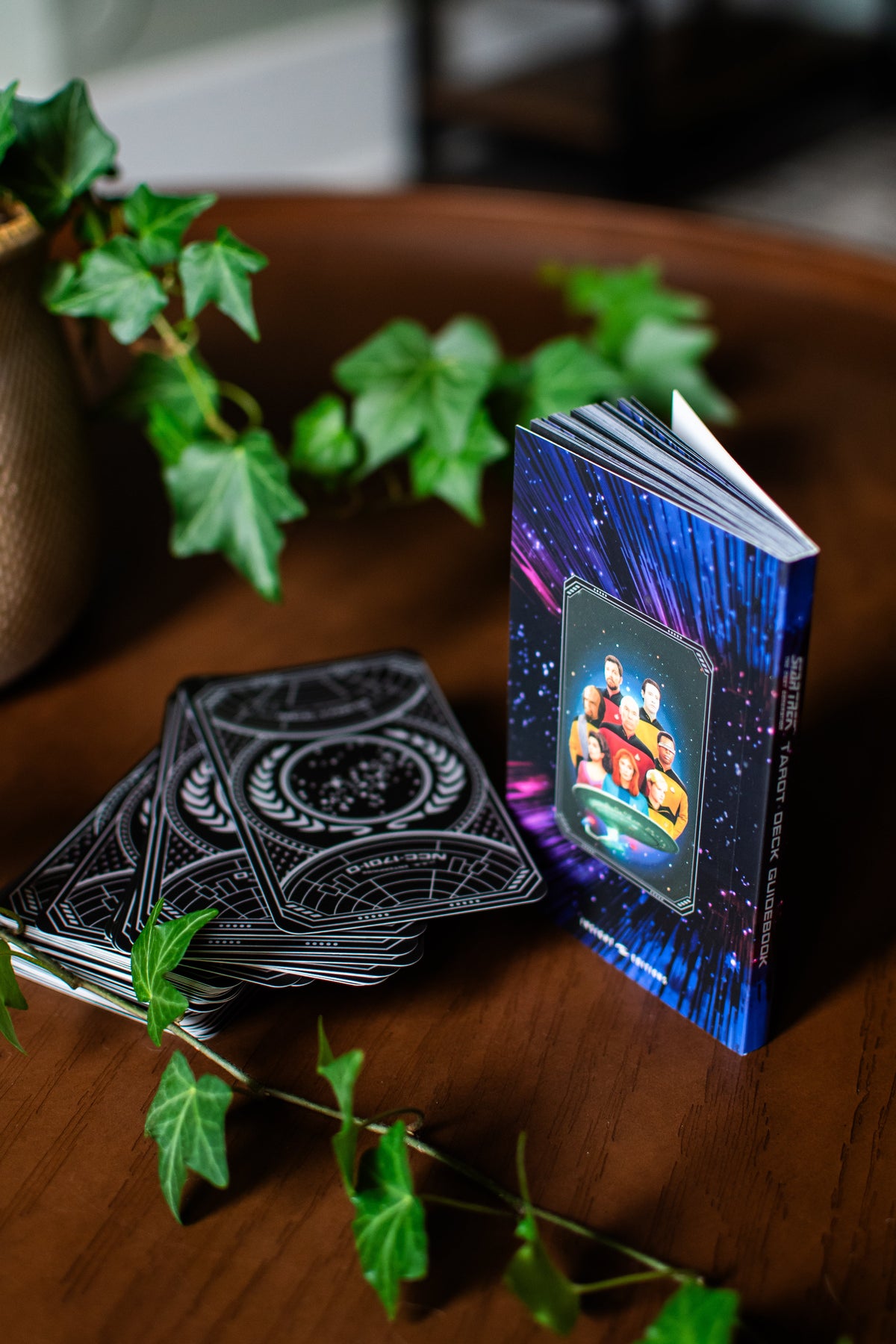 Star Trek: The Next Generation — Tarot & Guidebook